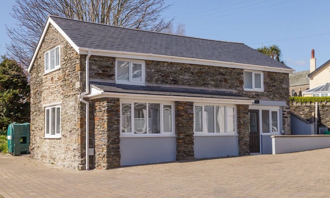 Derbyhaven Casa | Brookville Cottage is a recently completed barn conversion set in the rural southern village of Ball