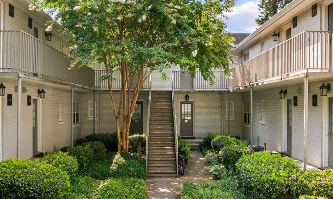 Brookwood Apartamento | Brookwood Courtyard by BCA Furnished Apt