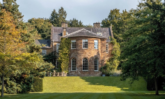 Broughton Casa | Broughton Barracks, a sprawling seven bed residence that blends historic charm with modern comforts