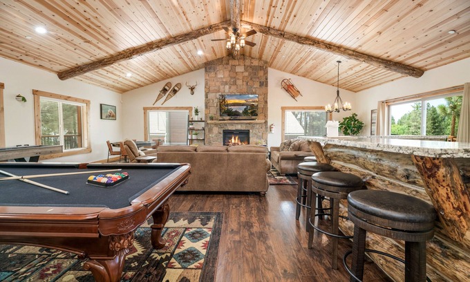 Summit Estates Cabina | Brownie Bear Cabin W/ Hot Tub, Walk to Snow Summit