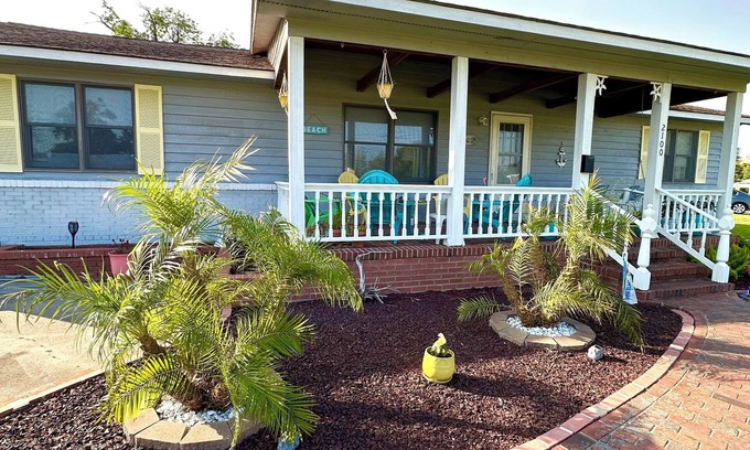 Morehead City Casa | Brown’s Island Getaway- Pet Friendly & Close to beach & town!
