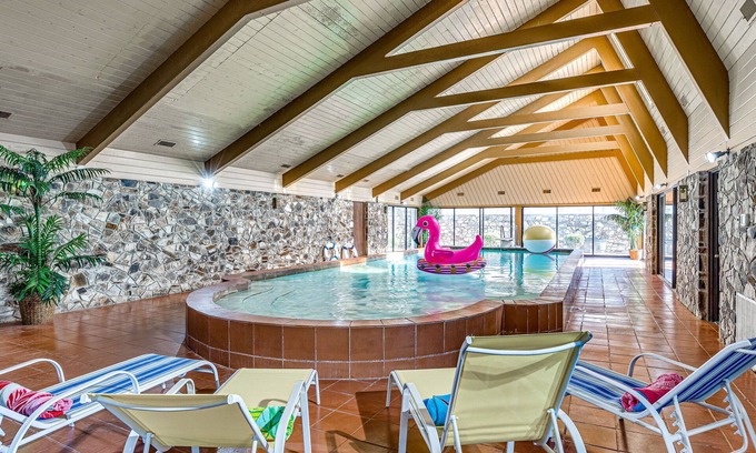 Central Oklahoma City Casa | Brownsville- Indoor Heated pool, Tennis court, luxury mansion by Lake Overholser