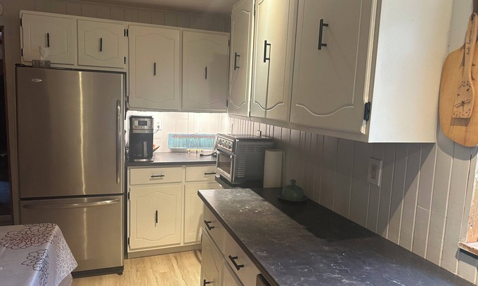 South Bruce Peninsula Cabaña | Bruce Peninsula Forest Cottage- Huge property with hiking trails