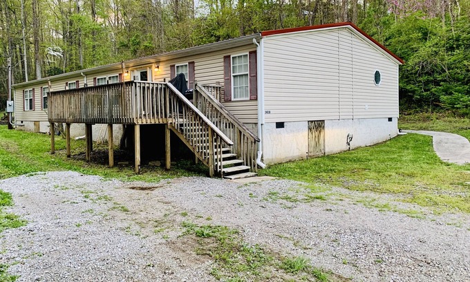 Elgin Casa | Brushy Mountain Lodge @ Windrock Park