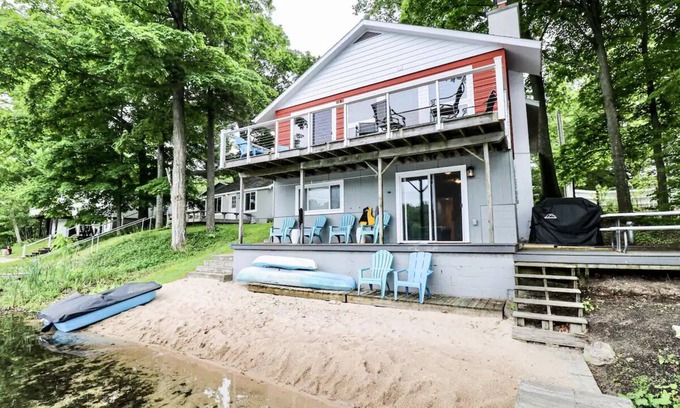 Lake Ann Casa | Bryan Lake Waterside Retreat