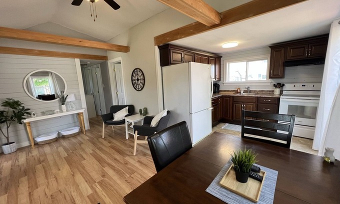 Pointe-du-Chene Casa | Brydges st bungalow