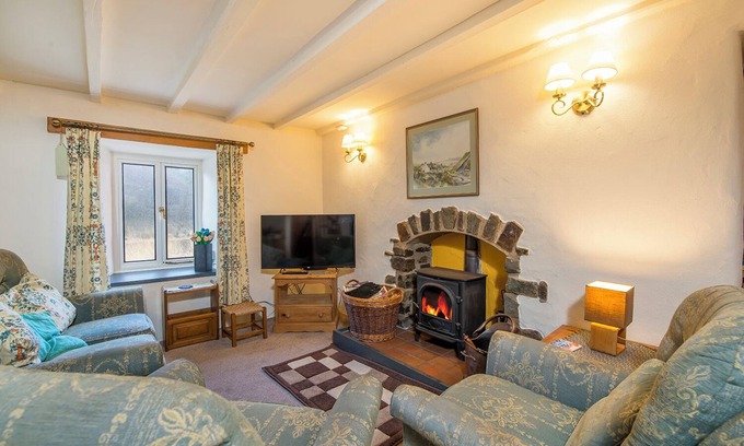 Haverfordwest Cabaña | Bryn Melin, Holiday Cottage Abercastle, Sleeps 3, 2 bedrooms, bathrooms