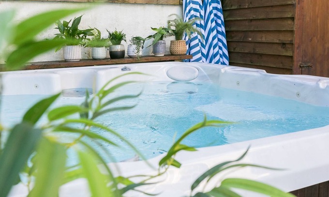 Cemaes Bay Cabaña | Bryn Teg - sleeps 10 guests in 5 bedrooms