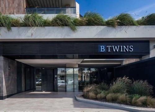 Pinamar Apartamento | BTWINS Pinamar Dpto Top 8vo al mar c balcon c parrilla c cochera Pileta cubierta descubierta sauna gym cine