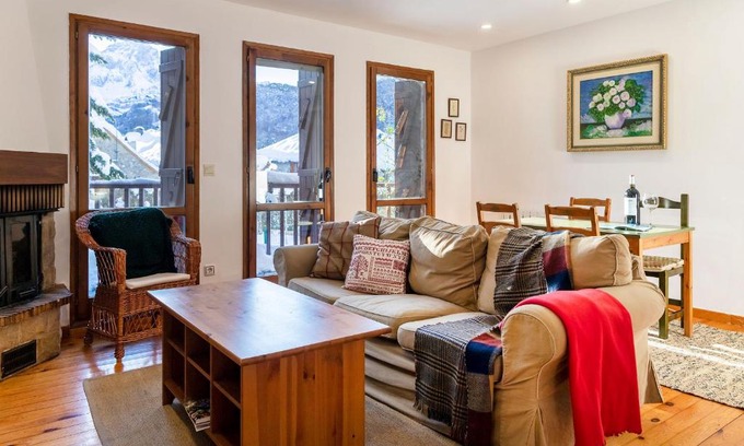 El Pueyo de Jaca Apartamento | Bubal - con piscina y vistas a los Pirineos