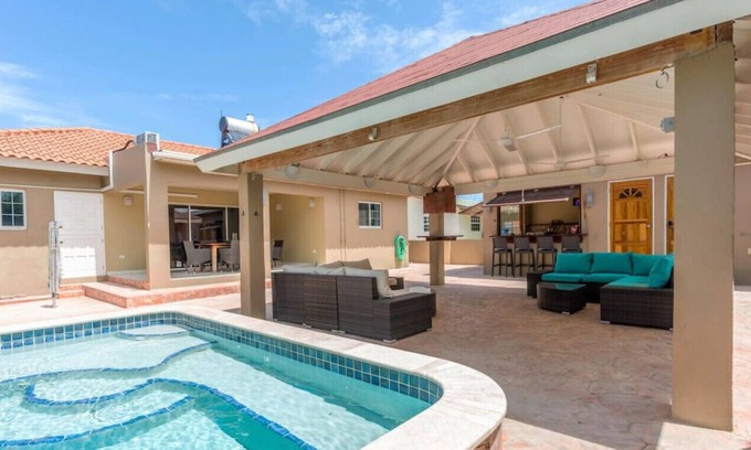 Washington Villa | New 4 Bedroom Villa with Pool - Great Location!