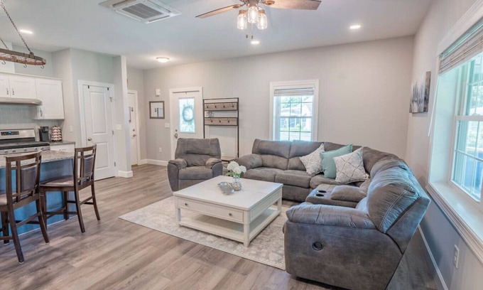 Mill Pond Acres Apartamento | Bubba & Banjo's Garage Apt