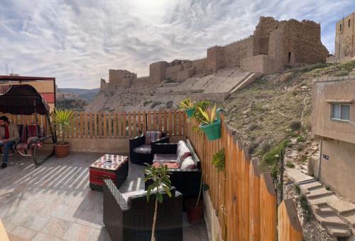 Al-Karak Casa | Bubble castle house