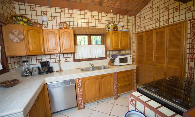Bucerias Villa | Bucerias Beachfront encanto - dos plantas casa de playa de lujo con terraza en la azotea!