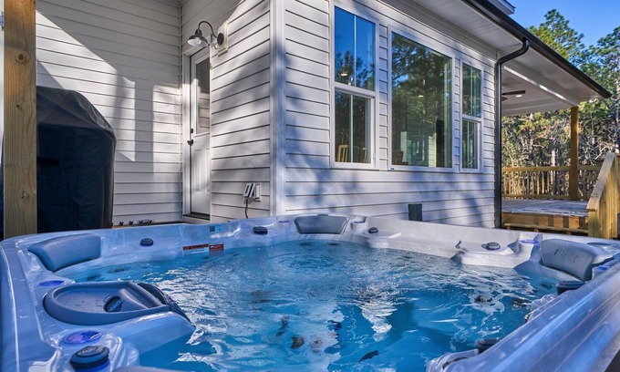 West End Casa | Bucket List Golf - Private par 3 hole w. hot tub