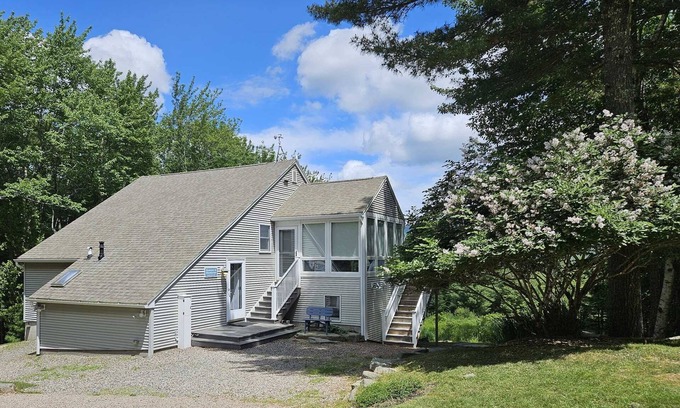 Hall Quarry Cabaña | Buckeyes & Blueberries - hermosa cabaña actualizada con vista a Somes Sound