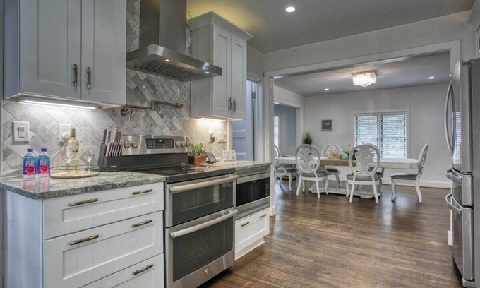 North Buckhead Casa | Buckhead Chateau Message Now for Summer Special