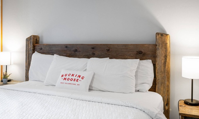 West Yellowstone Hotel | Bucking Moose Rabbit Room (#8)