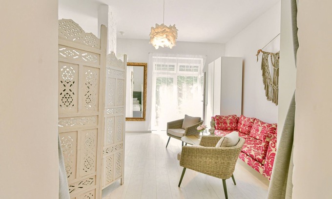 Budavar Apartamento | Buda Garden Retreat. Modern Comfort and Tranquility by the Historic Sites.