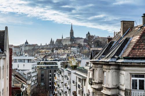 Orszagut Apartamento | Buda Top Floor Apartment with Terrace & View