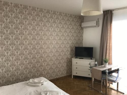 Ujlipotvaros Apartamento | Budapest Downtown Apartments with Balcony & optional Garage & Restaurant in the building