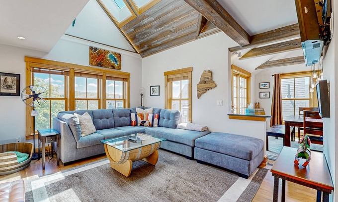Boothbay Harbor Apartamento | Buddy's Barrel House: Dog-Friendly Apartment in Downtown Boothbay Harbor