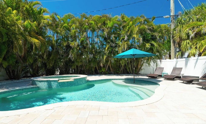 Holmes Beach Casa | Piscina privada climatizada y Spa- Se aceptan mascotas