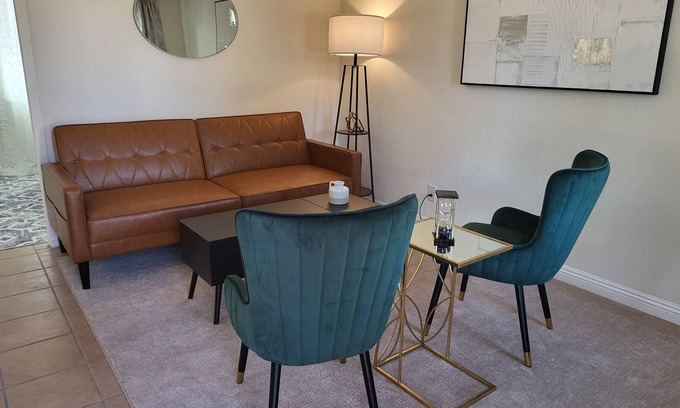Victorville Apartamento | Budget Cutie across the street from St Mary Medical Center