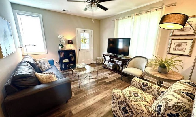Southwest Raleigh Casa | Budget Friendly Bungalow