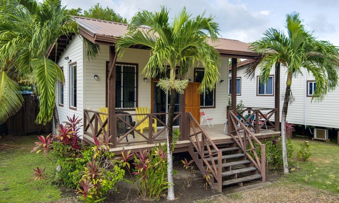 Placencia Cabaña | Budget-Friendly Casita in Maya Beach Full Kitchen!