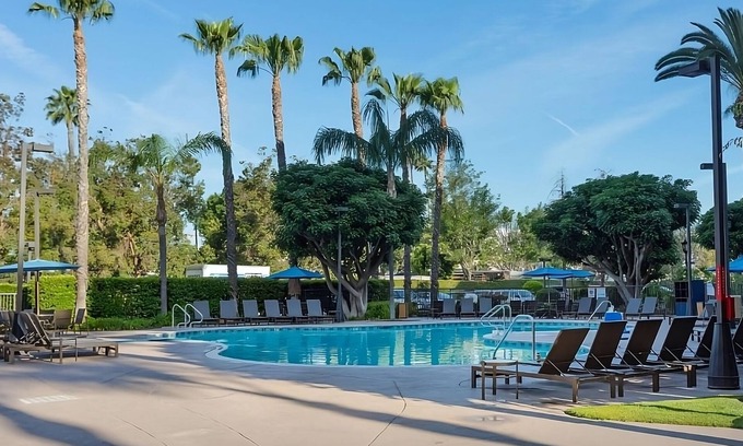 Anaheim Resort Hotel | Budget-Friendly Getaway! 2 Modern Units, Pet-Friendly, with Free Breakfast