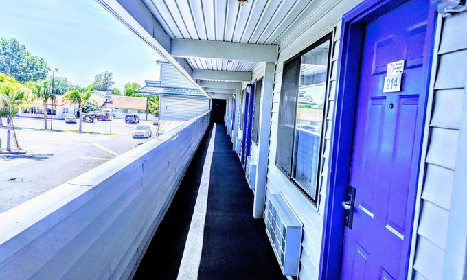 Corcoran Hotel | Budget Inn Motel