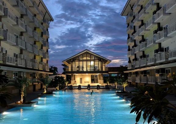 Mactan Export Processing Zone Apartamento | Budget Resort Stay Cebu Airport with Netflix, pool, gym and helpful host