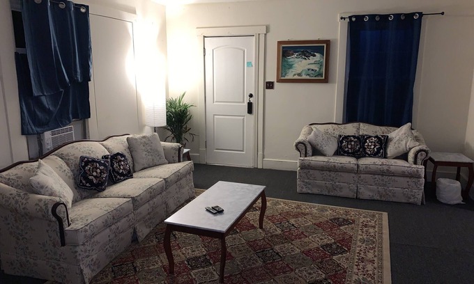 Charlton Heights Casa | Budget Spacious townhome with Gigabit Internet