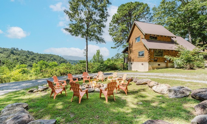 Townsend Cabina | Budro's Bungalow (2-Bedroom Cabin) with Mountain view - Pets Allowed by RedAwning