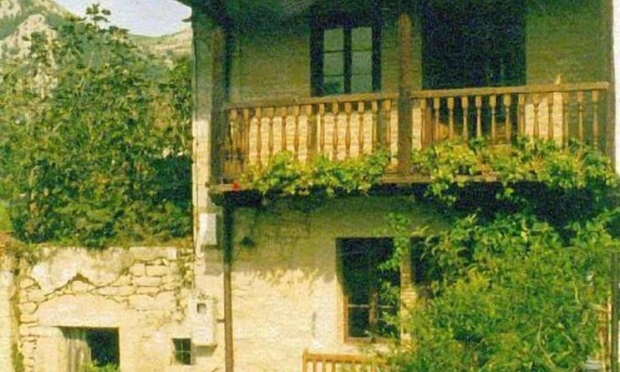 Penamellera Baja Cabaña | Buelles: CASA RURAL, entre las montañas y mar calidad y comfort Casa con jardín