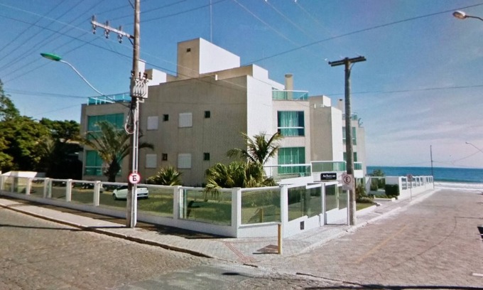 Bombas Apartamento | La construcción a orillas del mar, de alto estándar. Complete. Capacidad para 8 personas. 3 coches. Piscina