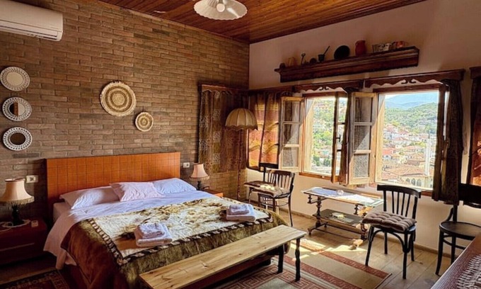 Berat Villa | Built 18 Century/ Garden Villa/ Central/ Mountain view/ 2KingBed/ Full Kitchen