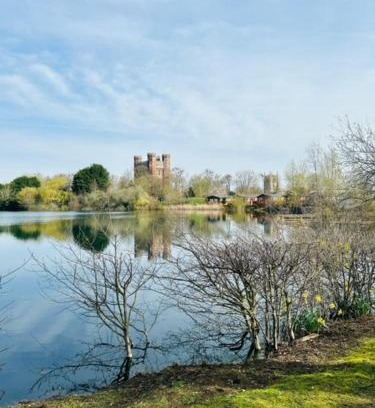 Tattershall Complejo | Bull Rush Retreats luxury hot tub lodge at Tattershall Lakes