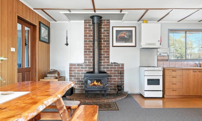 Miena Apartamento | Bull’s Tavern Cabin – Cozy Lakeside Escape in Miena, Tasmania