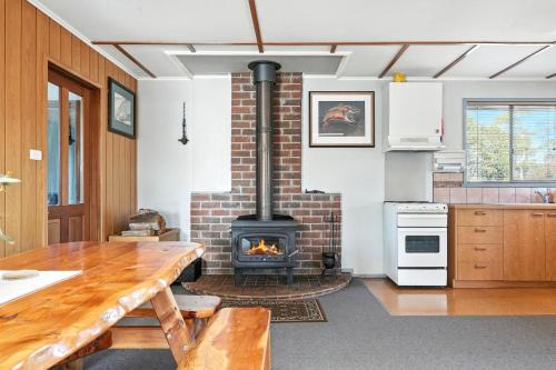 Miena Casa | Bull Tavern Cabin Cozy Lakeside Escape in Miena Tasmania