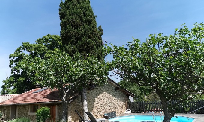 Charmes-sur-l'Herbasse Apartamento | Bulle de nature- typical Drôme des collines gîte