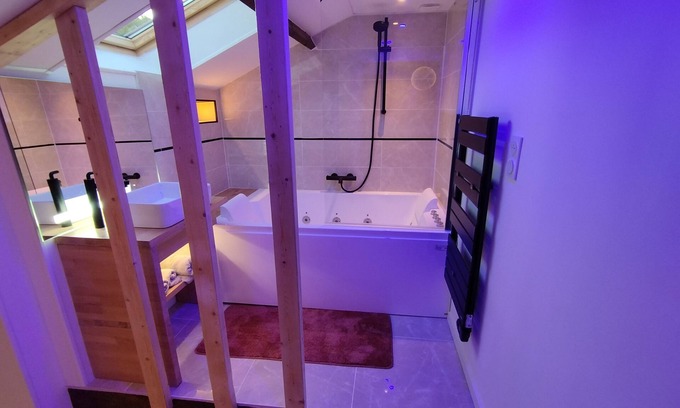 Sainte-Croix-Grand-Tonne Casa | Bulles et Belle Etoile / SPA Détente, Confort et Sérénité, Discrétion Assurée
