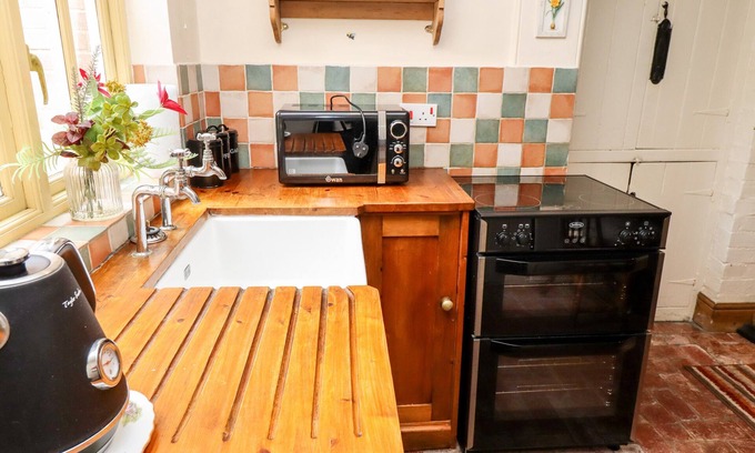 Alford Cabaña | Bumble Bee Cottage, ALFORD
