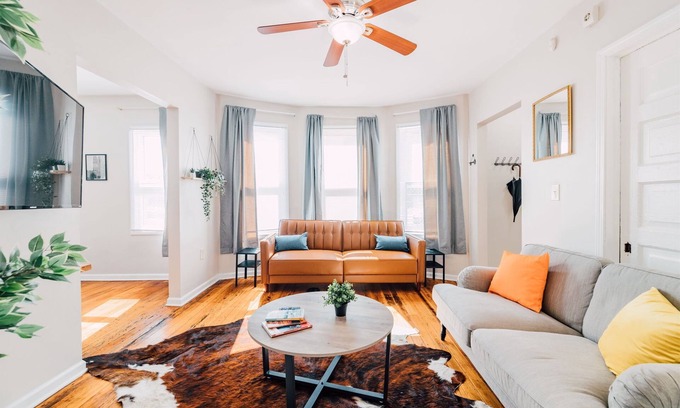 Detroit Apartamento | Bundled Duplex for Groups