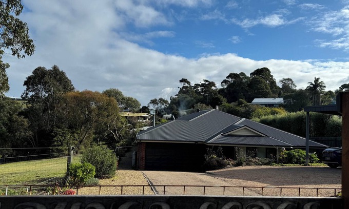 Lake Bunga Casa | Bunga Lodge @ Lakes Entrance 10 min walk to the beach and lake!