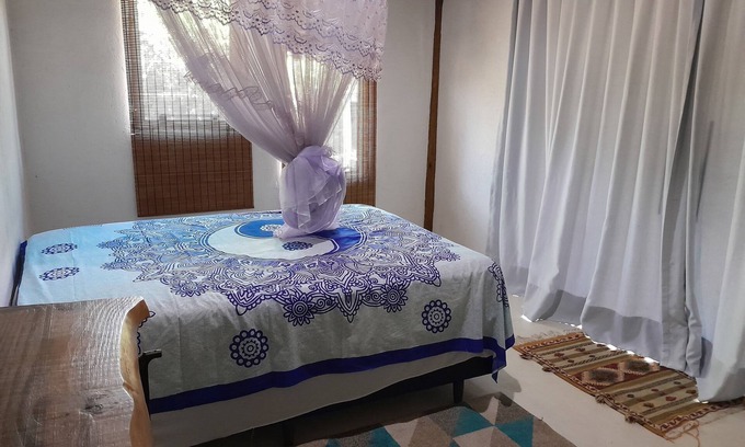 Pinheiros Casa | Bungalow house, style and tranquility close to the Soleado canal