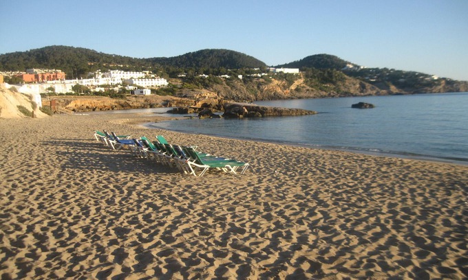 Sant Josep de sa Talaia Apartamento | bungalow unifamiliar de 60m2 y terraza de 20m, vistas al mar y piscinas