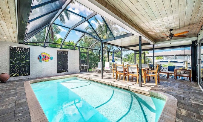 Pelican Casa | Bungalow Breeze - 4 Bedroom/3 Bath Coastal Flair