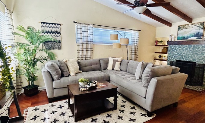 United Central Casa | August Special! Bungalow Centrally Located DTSP with Swim Spa